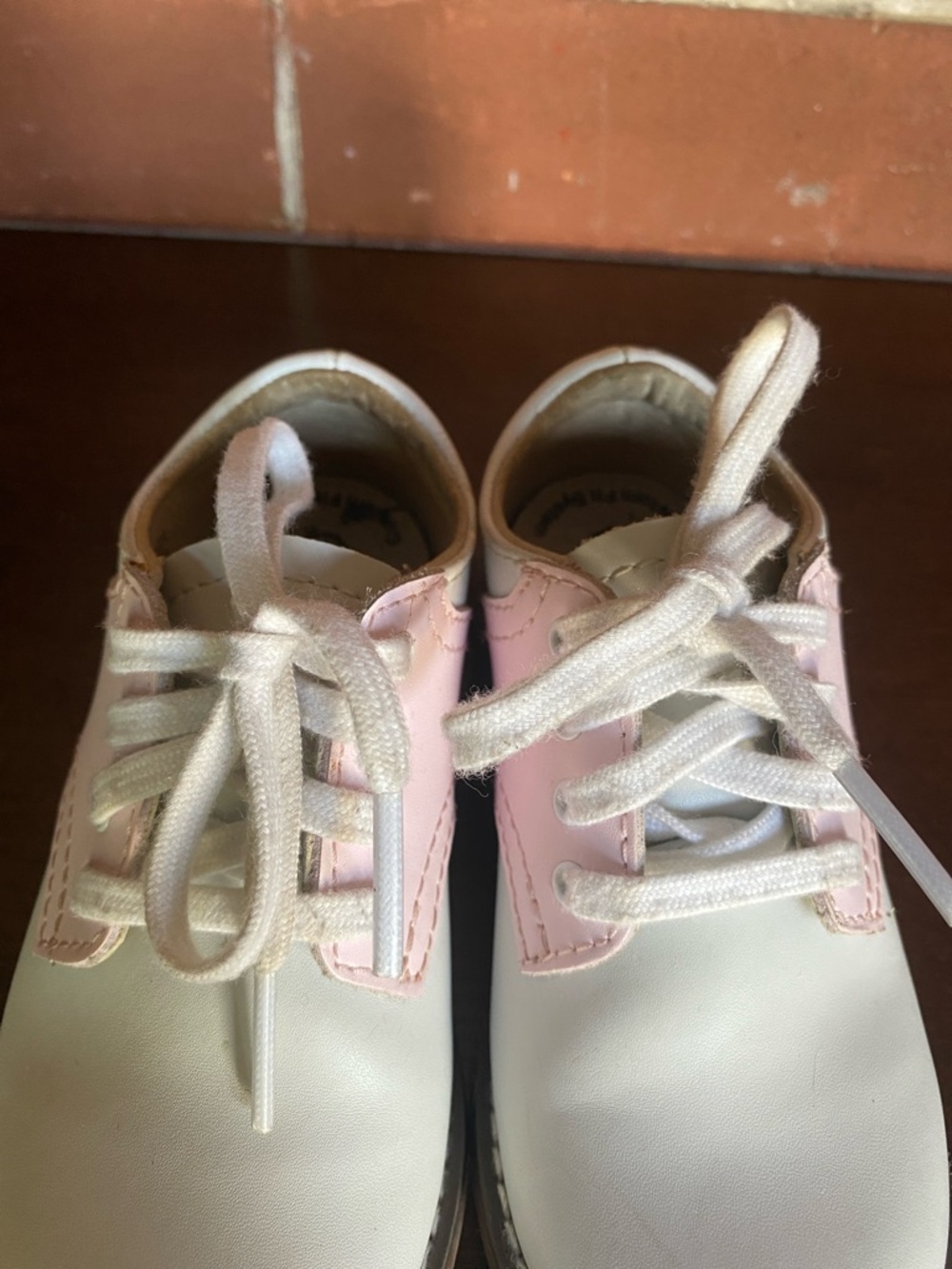 Footmates Cheer Oxford Shoes in Rose and White - Picture 5 of 10